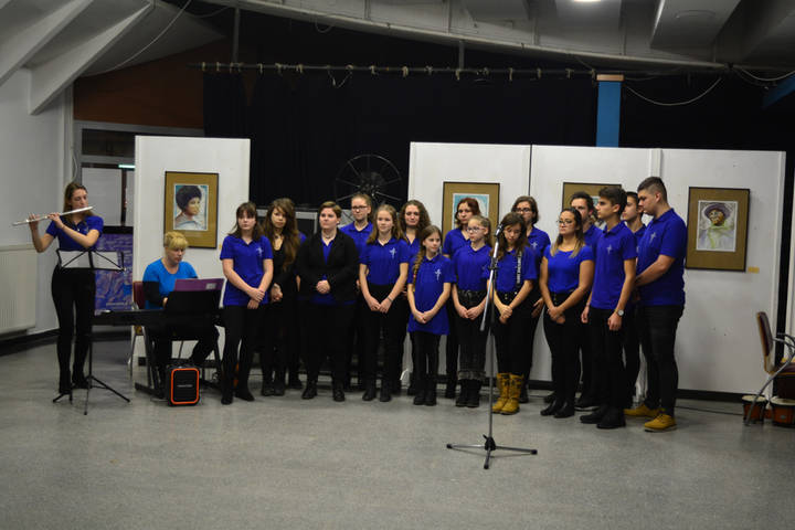 Kiállításmegnyitón tensingeseink Kiállításmegnyitón tensingeseink