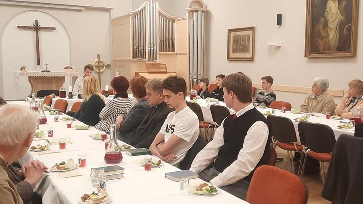 Páskavacsora nagycsütörtökön Páskavacsora nagycsütörtökön