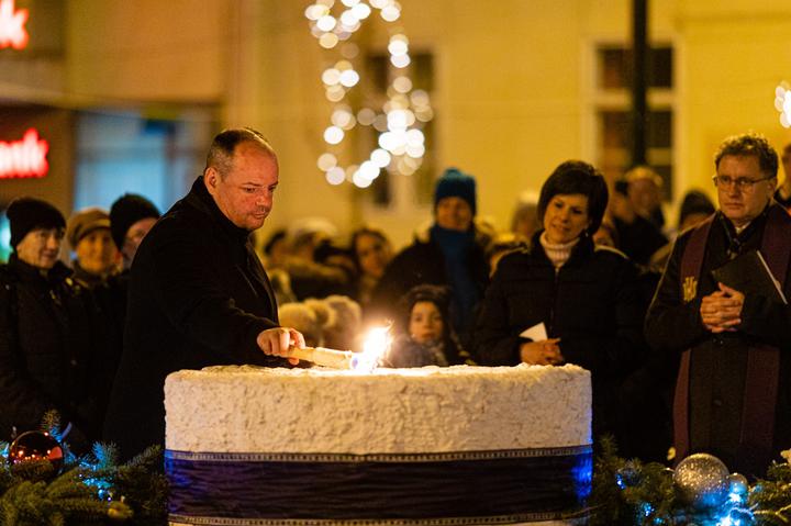 Meggyújtották a város 4. adventi gyertyáját Meggyújtották a város 4. adventi gyertyáját